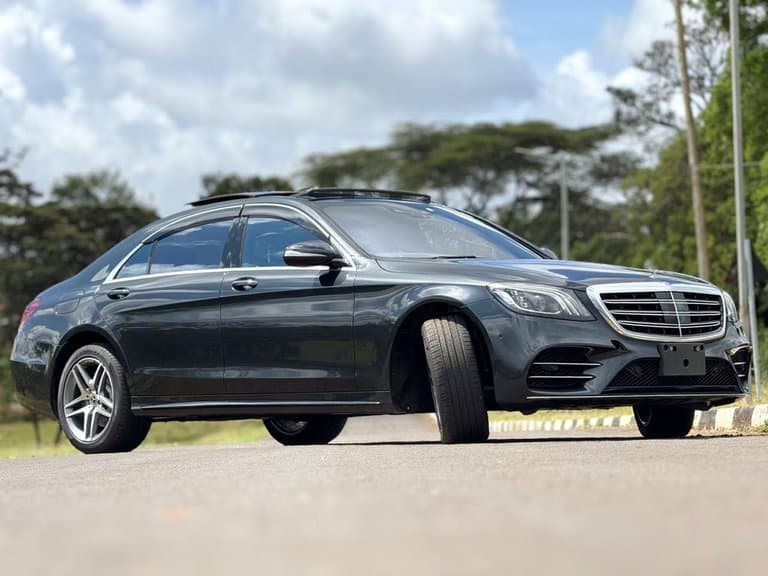 Mercedes-Benz S560 AMG Line view 2
