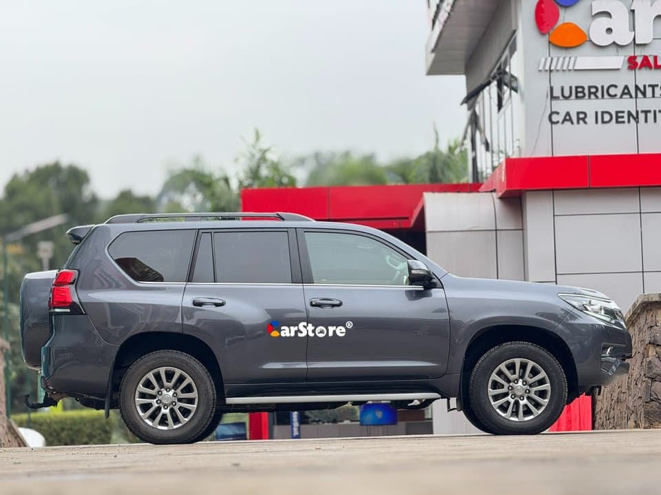 Toyota Land Cruiser Prado VX.L view 2