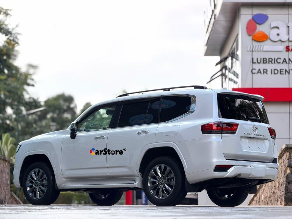 Toyota Land Cruiser 300 ZX view 2